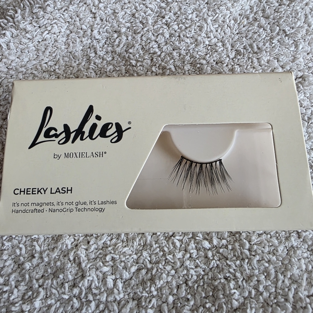 NWT Lashies by MoxieLash. Cheeky Lash. Premium Silk Lashes. - Picture 2 of 4